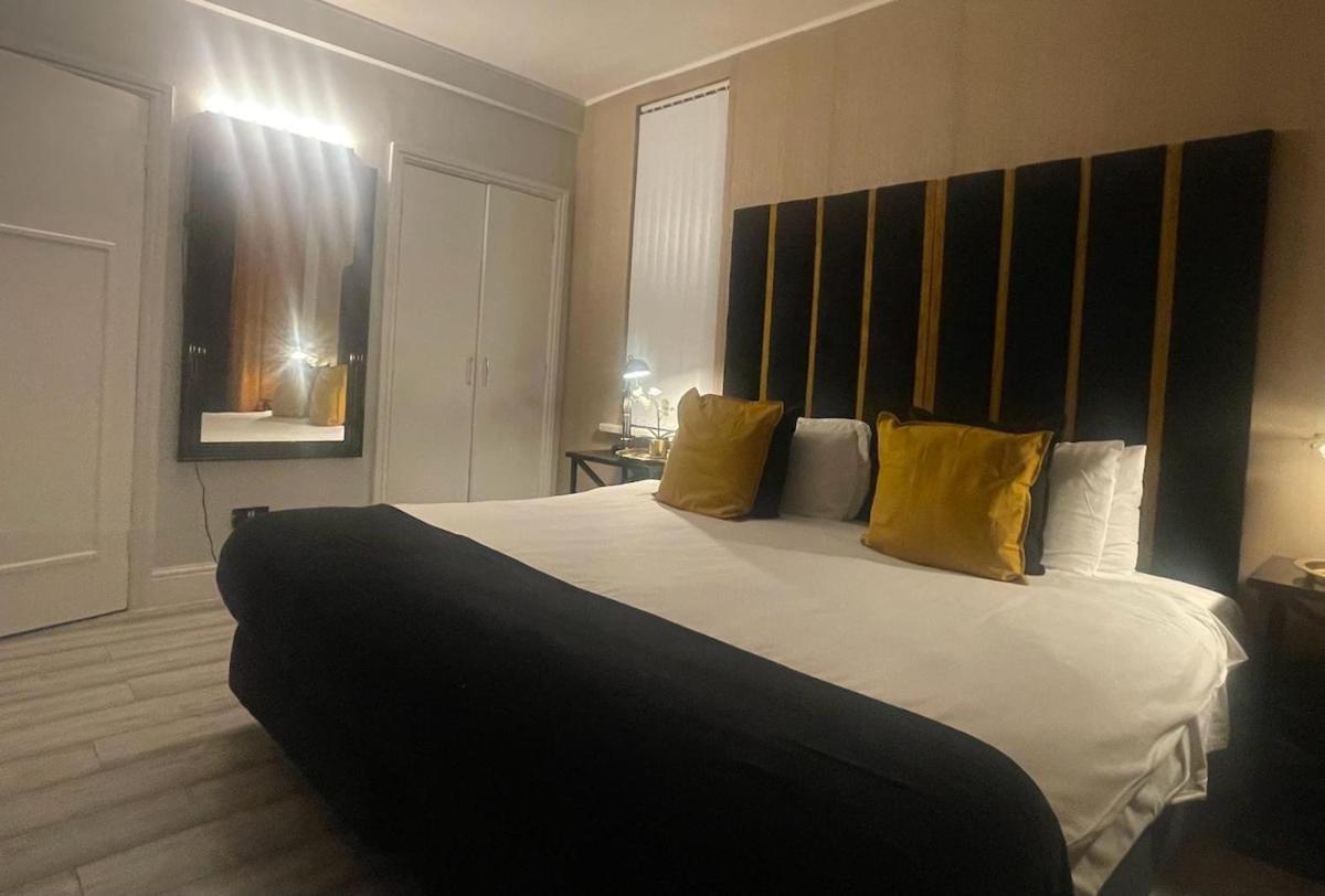 Lush Jacuzzi 2 Bedrooms With Balcony & Parking *