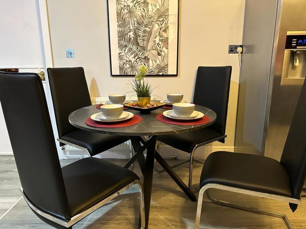 Lush Jacuzzi 2 Bedrooms With Balcony & Parking
