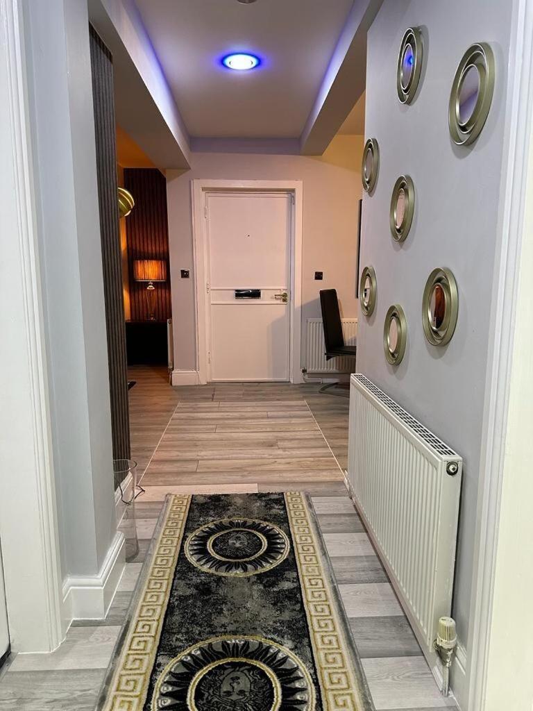 Lush Jacuzzi 2 Bedrooms With Balcony & Parking *
