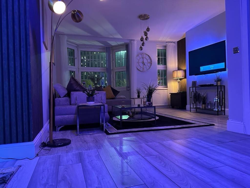 Lush Jacuzzi 2 Bedrooms With Balcony & Parking