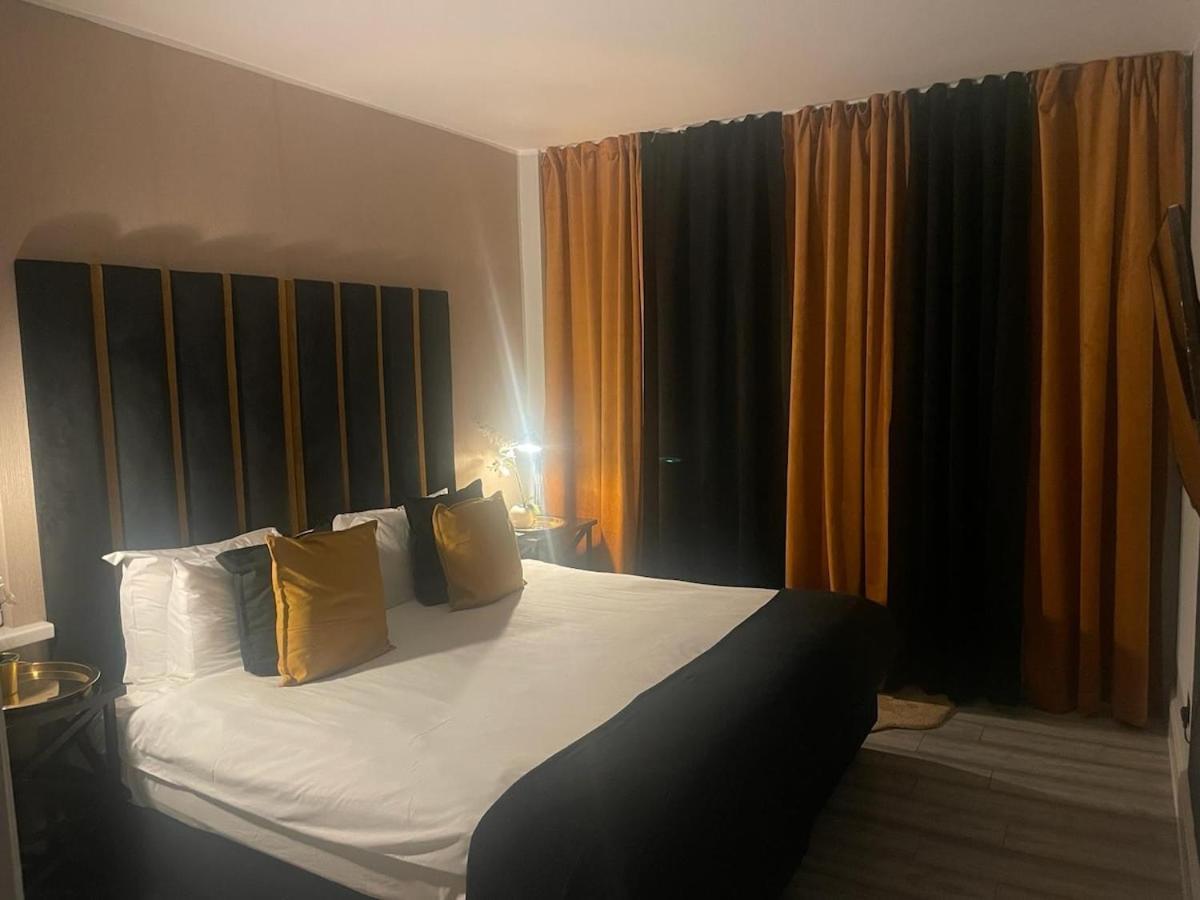 Lush Jacuzzi 2 Bedrooms With Balcony & Parking Apartment