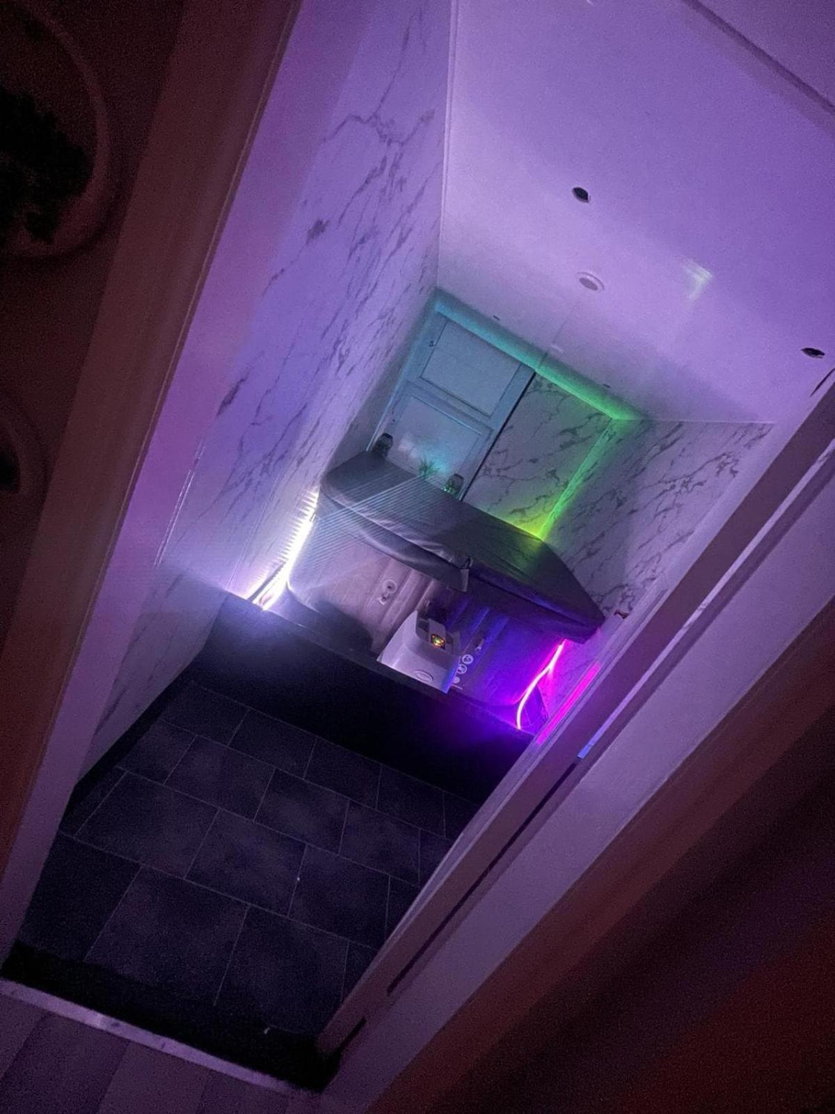 Apartment Lush Jacuzzi 2 Bedrooms With Balcony & Parking