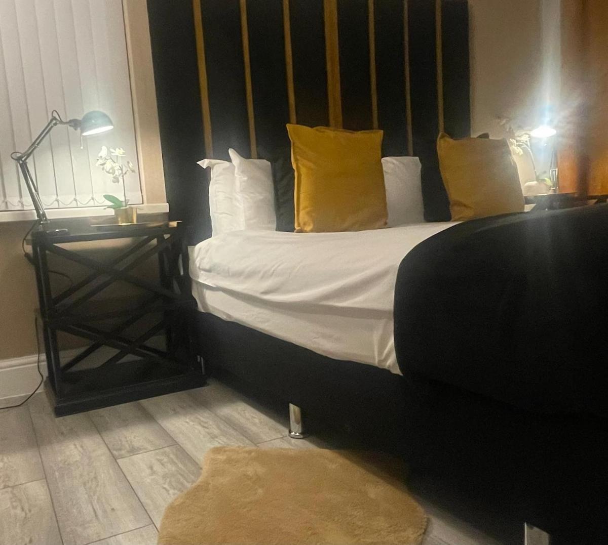Lush Jacuzzi 2 Bedrooms With Balcony & Parking Apartment *