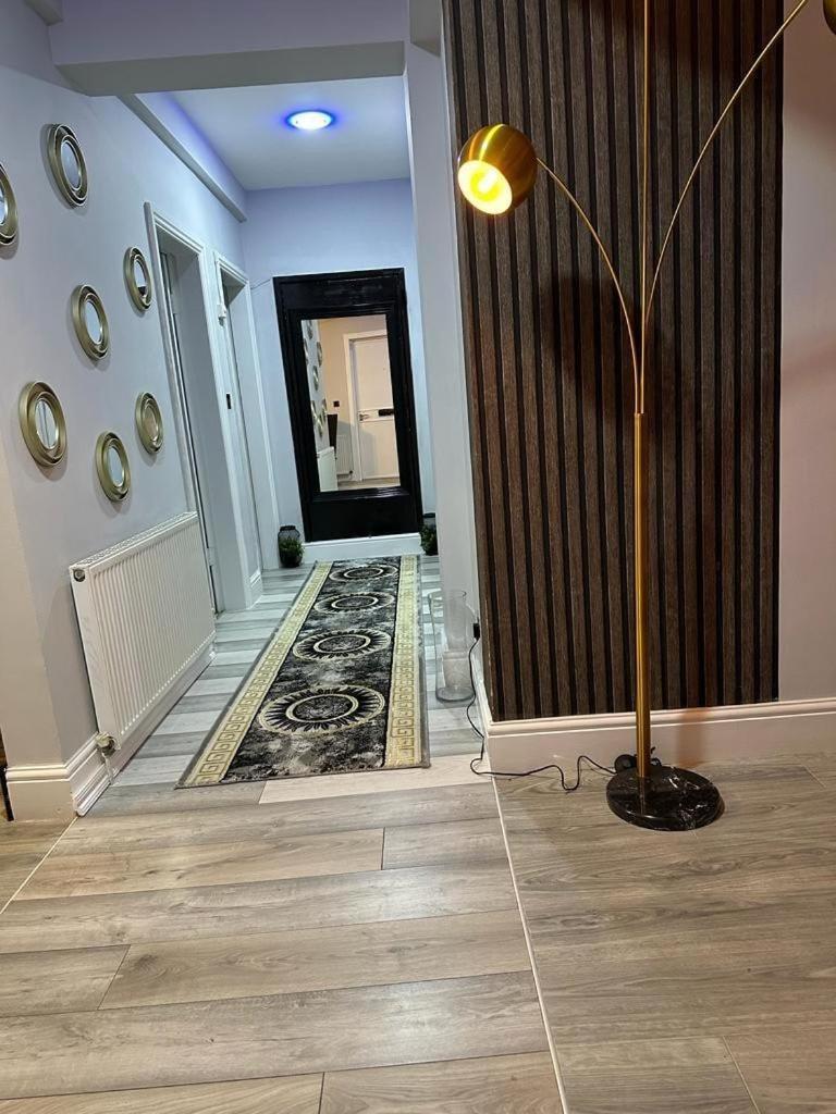 Apartment Lush Jacuzzi 2 Bedrooms With Balcony & Parking Birmingham