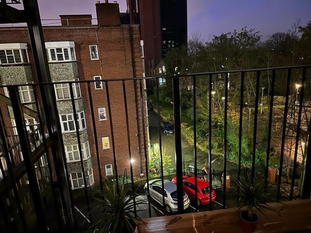 Lush Jacuzzi 2 Bedrooms With Balcony & Parking Birmingham