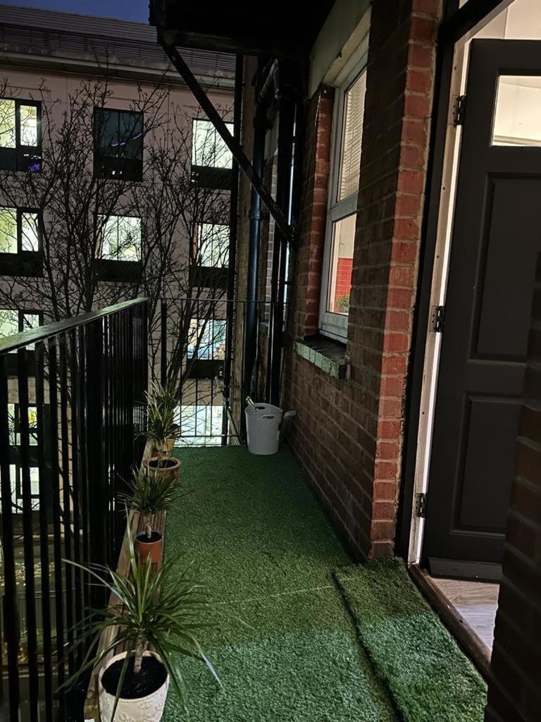 Apartment Lush Jacuzzi 2 Bedrooms With Balcony & Parking Birmingham